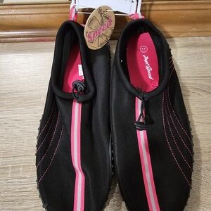 Speedo Women's Black Sneakers with Pink Stripes